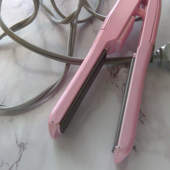 Nano Titanium by Babyliss Pro 1/2" Ceramic Straightening Iron - Travel Size! - Picture 6 of 12